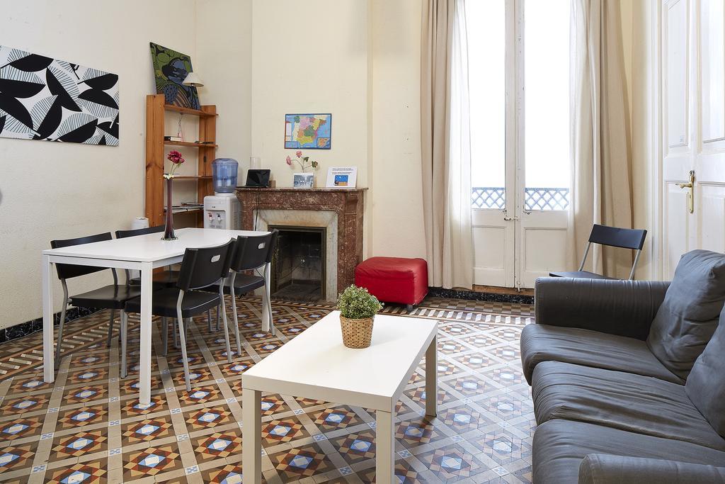 Barcelona 4 Fun Hostel Extérieur photo